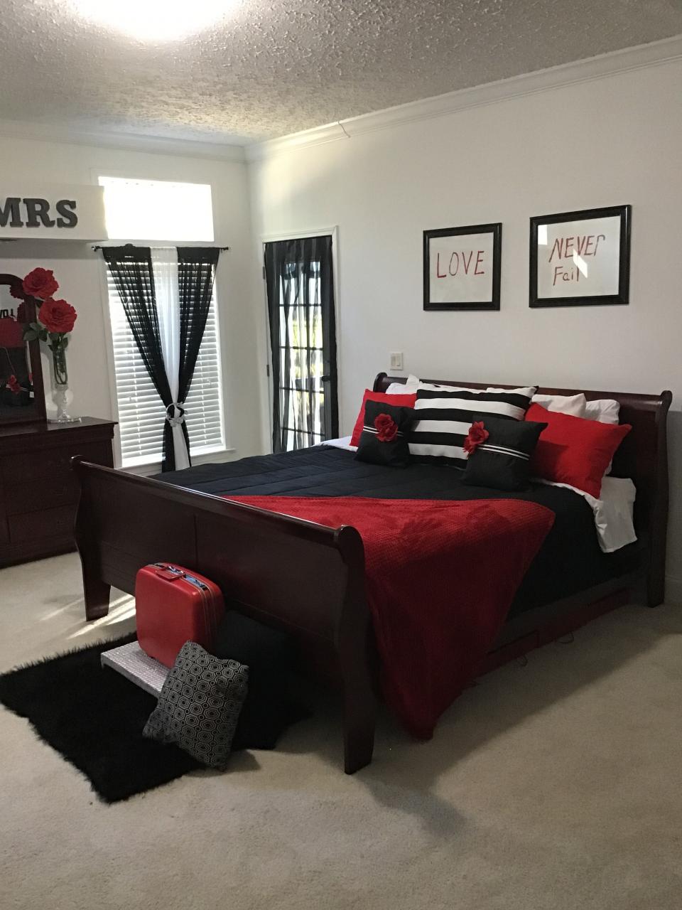 Red, Black And White Bedroom Ideas | Black Bedroom Decor, Red Bedroom  Decor, White Bedroom Decor