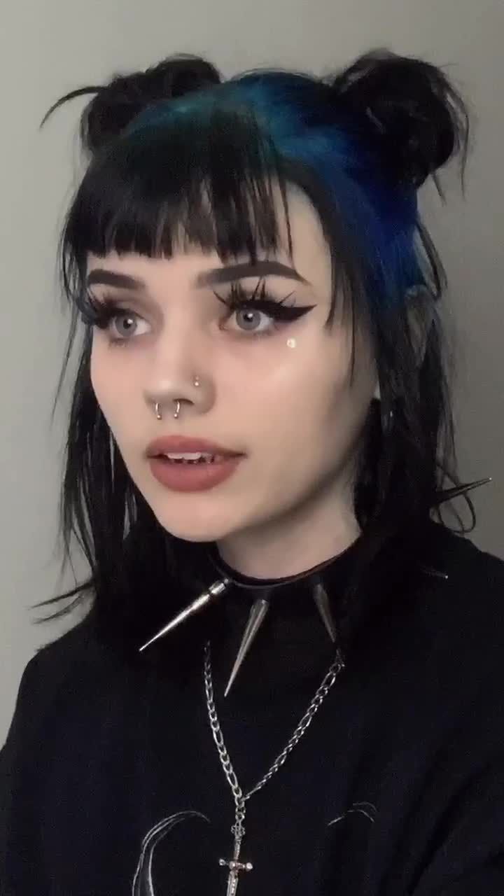 Hair Inspo Black Hari Blue Roots | Roots Hair, Goth Hair, Dyed Hair