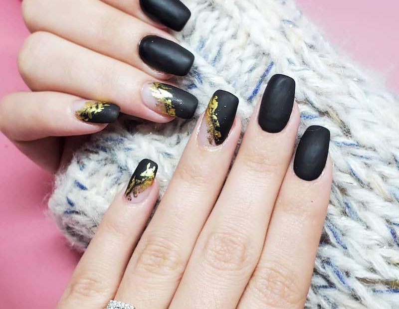 46 Elegant Black And Gold Nail Designs For Every Season And Occasion