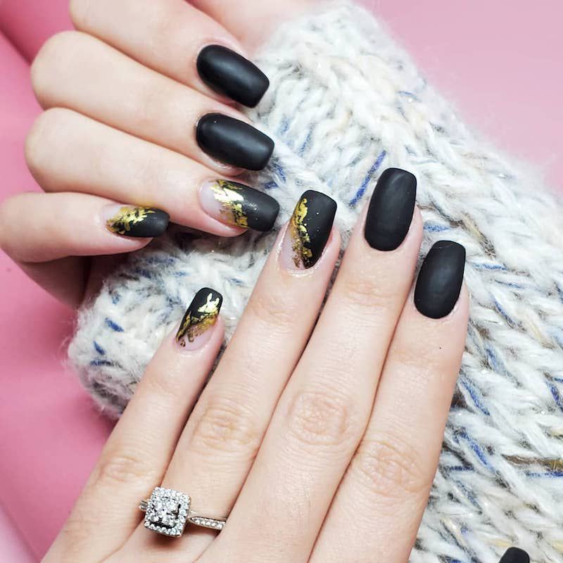 46 Elegant Black And Gold Nail Designs For Every Season And Occasion