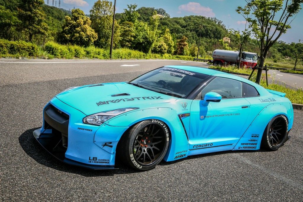 Liberty Walk Nissan Gt-R Wide Body In Sky Blue | Super Carros, Supercarros,  Carros De Luxo