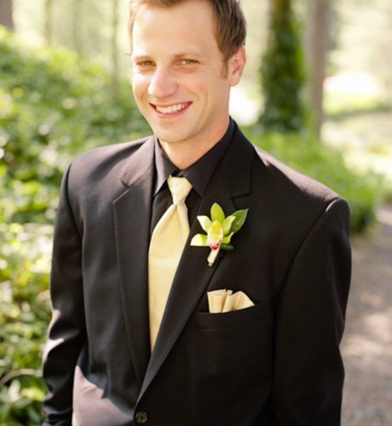 Maybe Gray Suit With Yellow Tie | All Black Suit, Black Groomsmen Suits,  Prom Suits