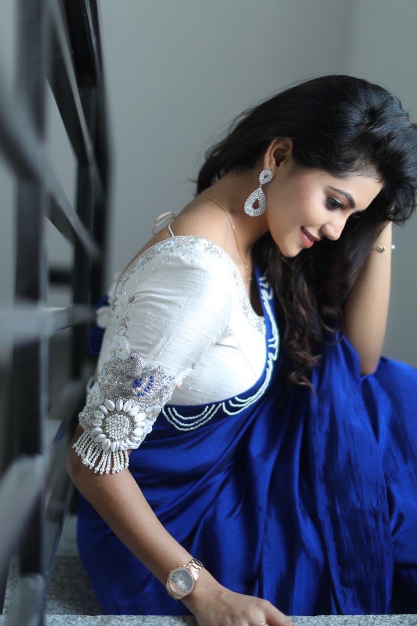 Athulya-Ravi-Blue-Saree-With-White-Blouse-3 | Fashionworldhub